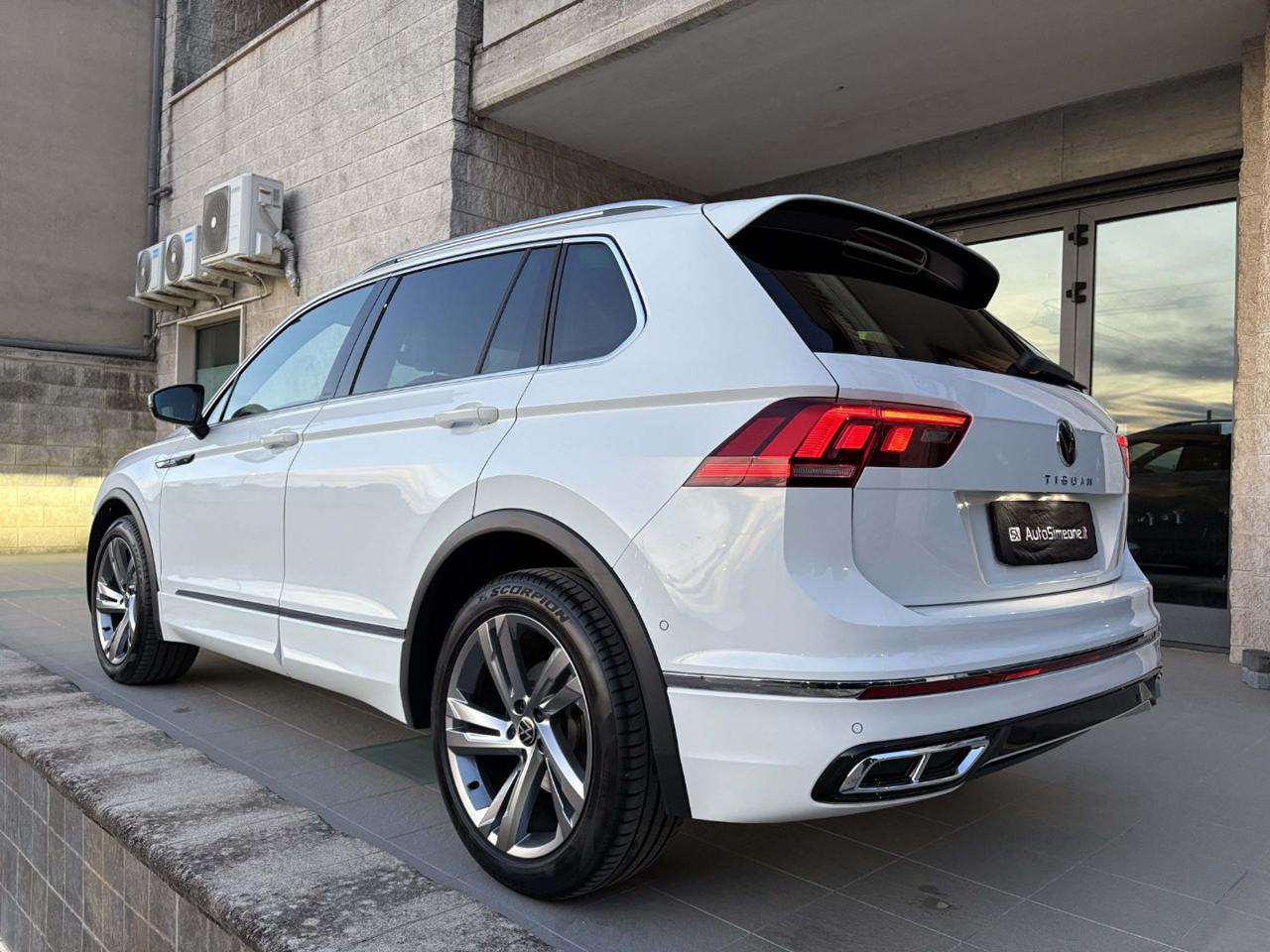 VOLKSWAGEN Tiguan 2.0 TDI 150 CV SCR DSG R-Line LUCI AMBIENTE - 7