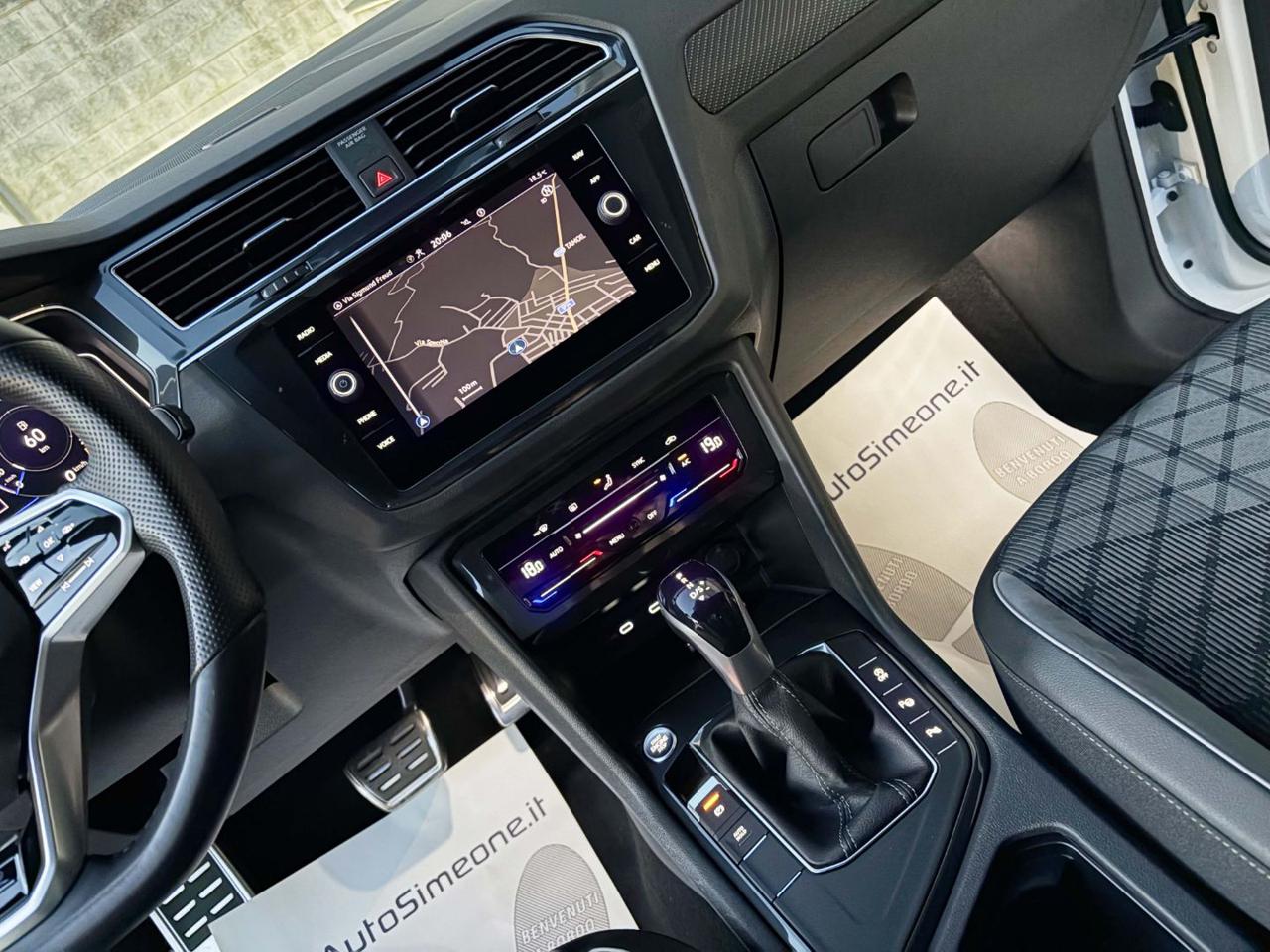 VOLKSWAGEN Tiguan 2.0 TDI 150 CV SCR DSG R-Line LUCI AMBIENTE - 22