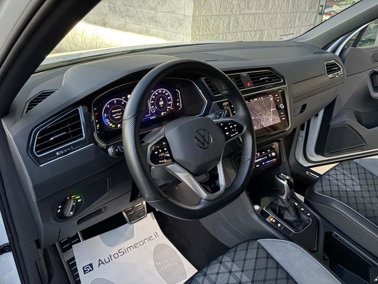 VOLKSWAGEN Tiguan 2.0 TDI 150 CV SCR DSG R-Line LUCI AMBIENTE - 13