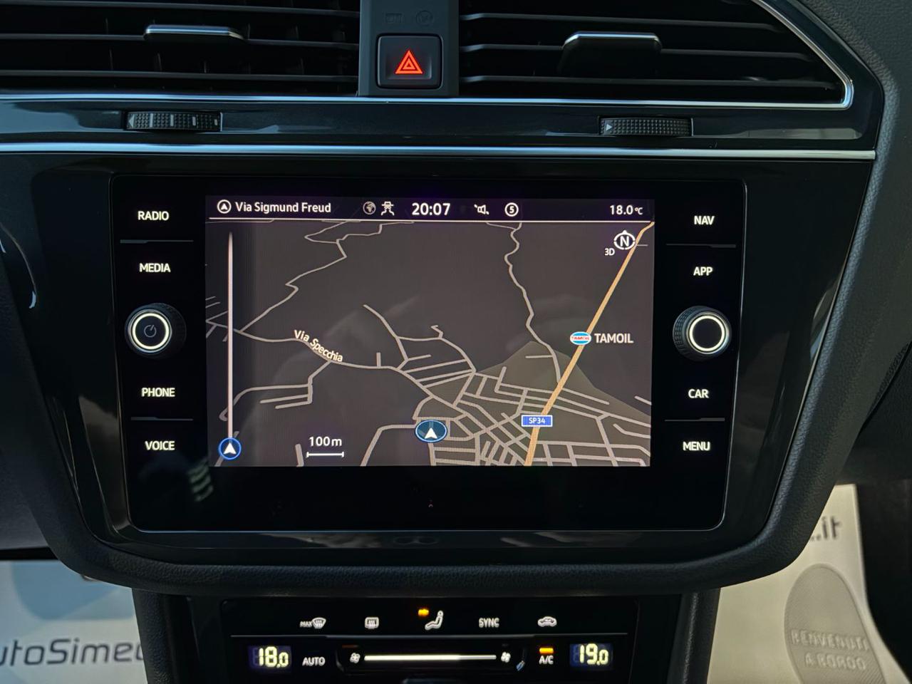 VOLKSWAGEN Tiguan 2.0 TDI 150 CV SCR DSG R-Line LUCI AMBIENTE - 26