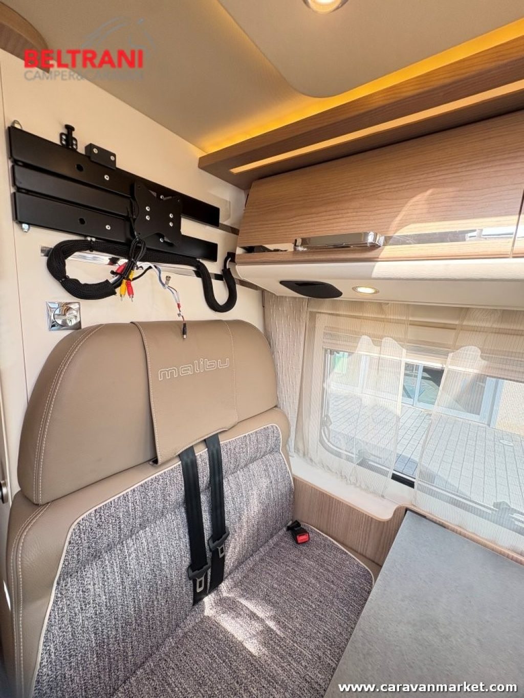VAN 600 DB CHARMING GT