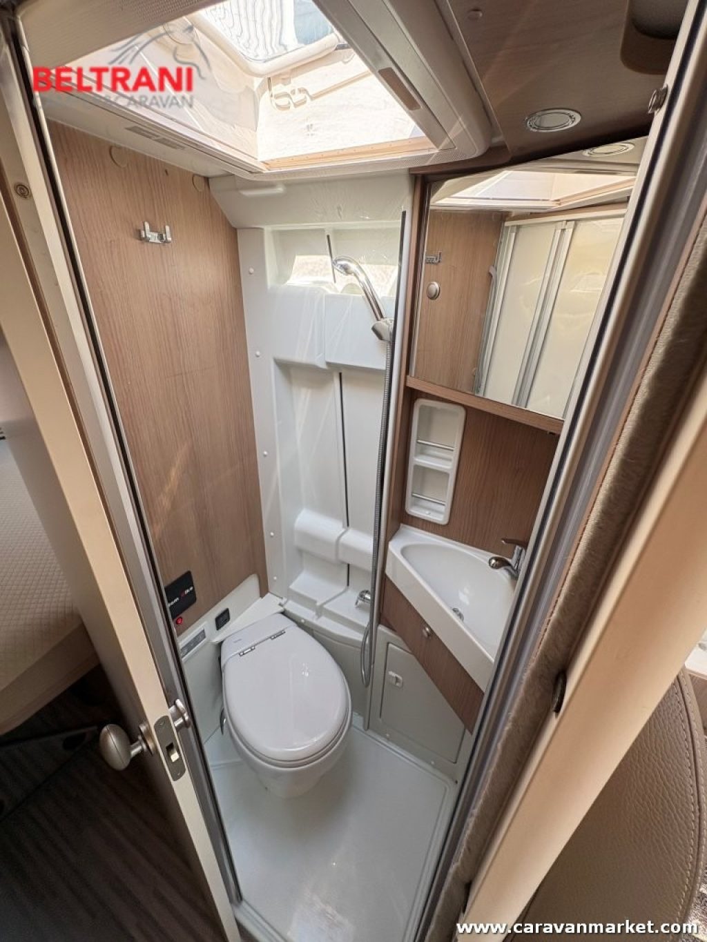 VAN 600 DB CHARMING GT
