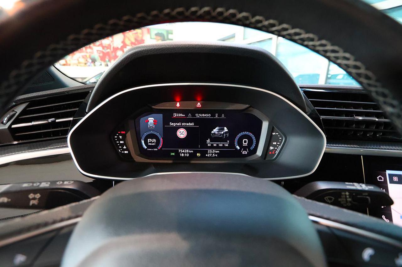AUDI Q3 35 TDI Quattro S-Tronic S-Line - 28