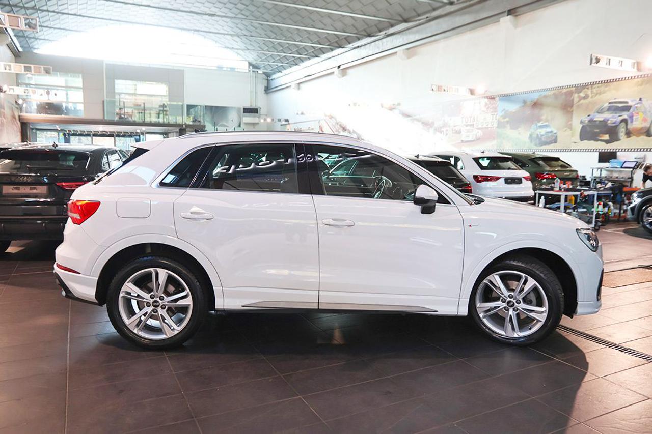 AUDI Q3 35 TDI Quattro S-Tronic S-Line - 10