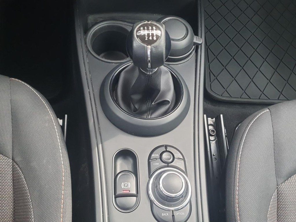 MINI Countryman 1.5 One Business Countryman manuale - 12