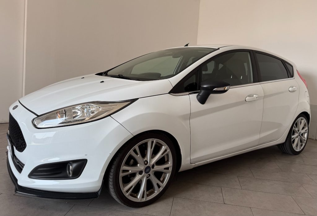FORD Fiesta 1.0 EcoBoost 100CV 5 porte Black & White Edition - 3