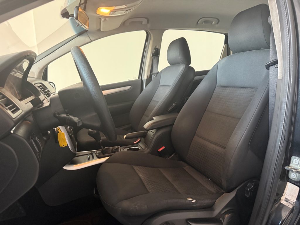 MERCEDES-BENZ B 150 Sport - 16