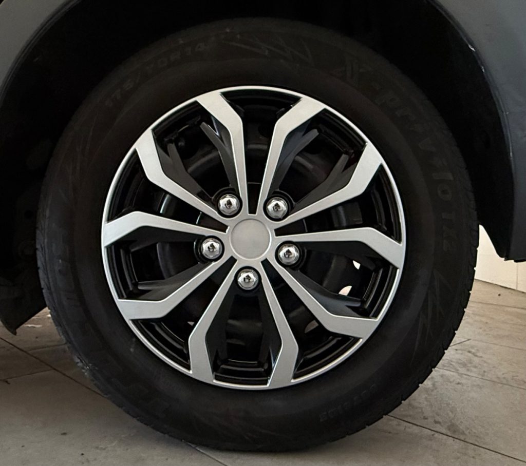 TOYOTA Yaris 1.0 5P Lounge - 8