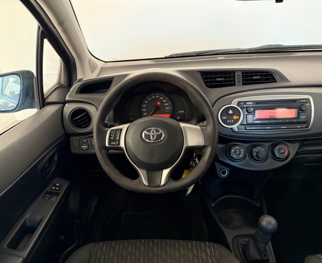TOYOTA Yaris 1.0 5P Lounge - 11
