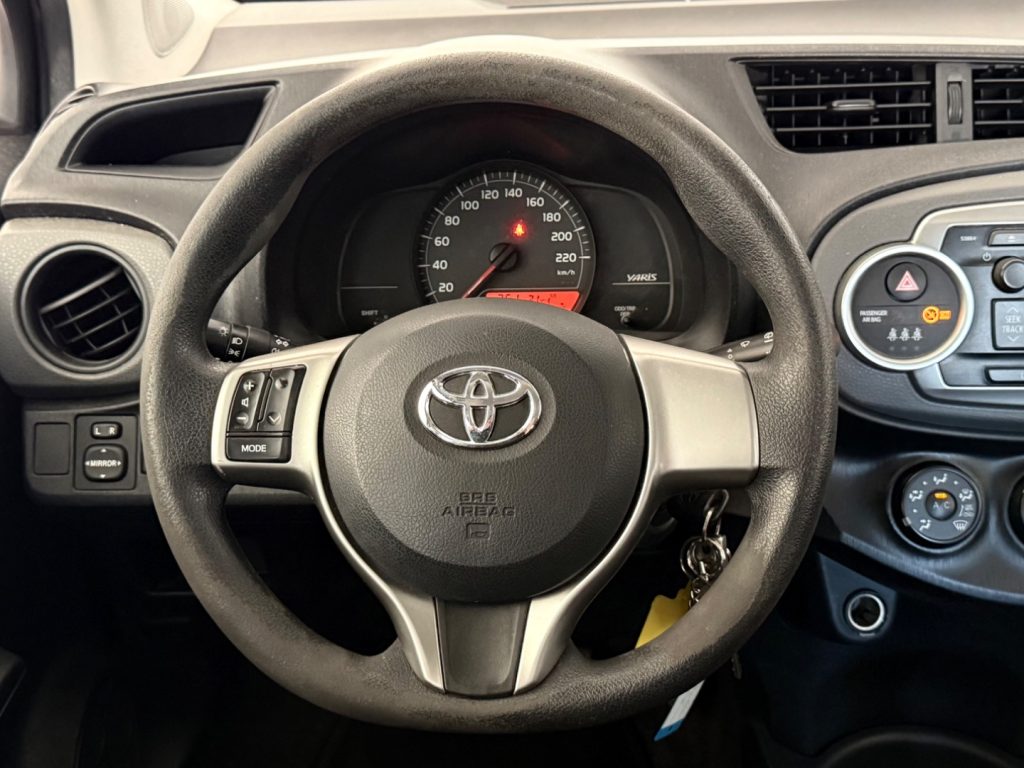 TOYOTA Yaris 1.0 5P Lounge - 10