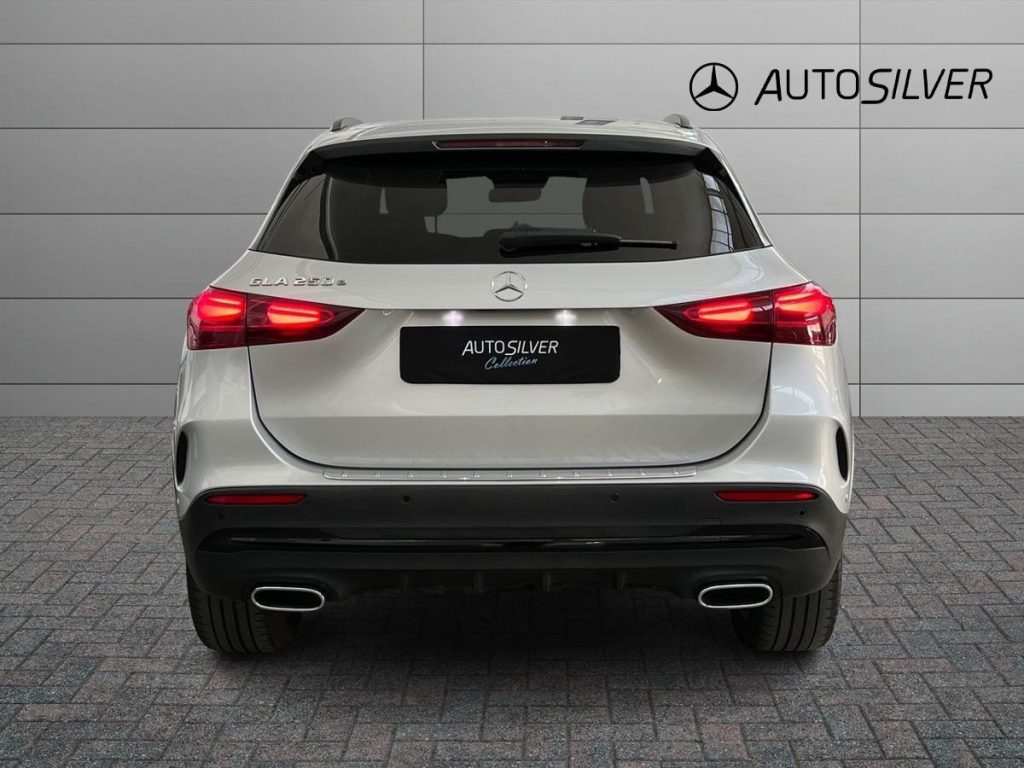 MERCEDES-BENZ GLA 250 e EQ AMG Line Advanced Plus auto - 4