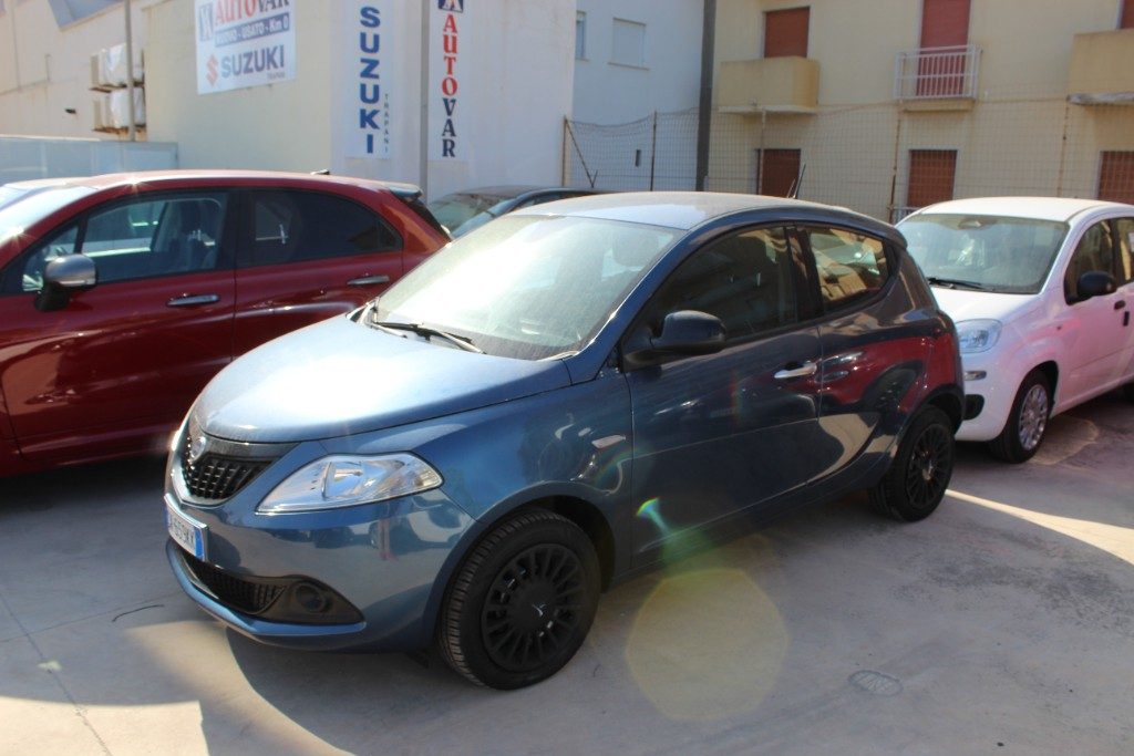 LANCIA Ypsilon 1.0 FireFly 5 porte S&S Hybrid Silver