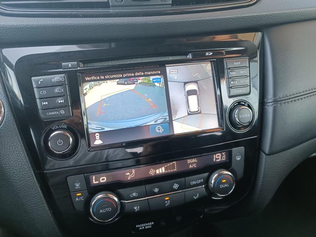 NISSAN X-Trail 1.6 dCi 2WD N-Connecta - 32