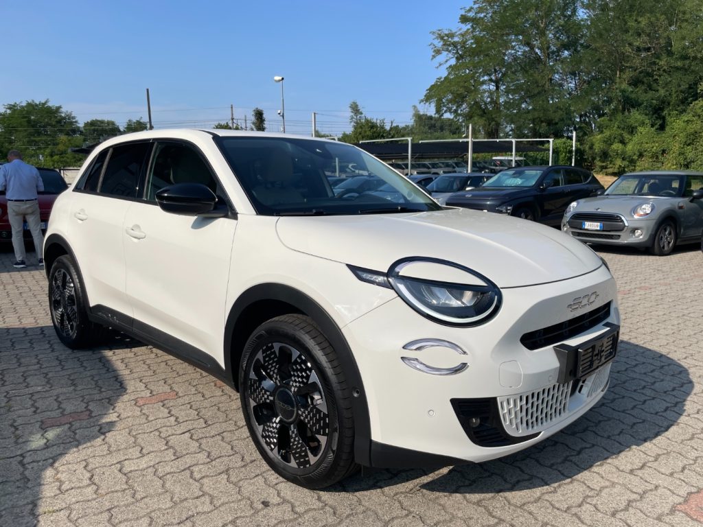 FIAT 600 Hybrid 110 CV DCT MHEV La Prima--16.300KM - 3