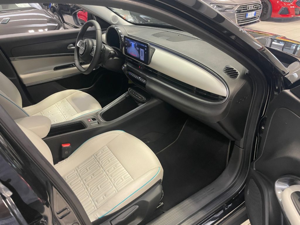 FIAT 600 Hybrid 110 CV DCT MHEV La Prima--14.700KM - 9
