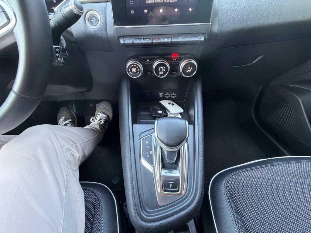 RENAULT Captur 1.6 E-Tech phev Intens 160cv auto - 17