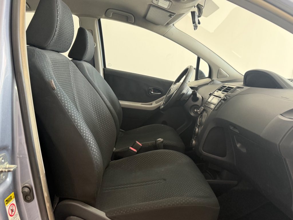 TOYOTA Yaris 1.3 5 porte M-MT Sol - 11