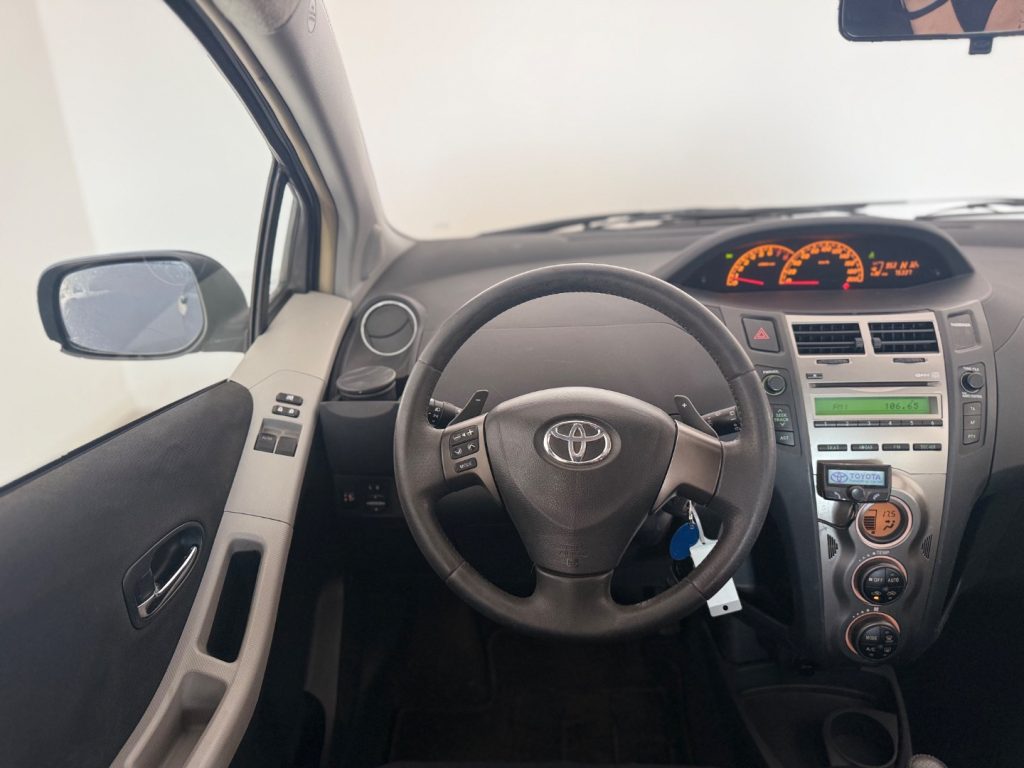 TOYOTA Yaris 1.3 5 porte M-MT Sol - 13
