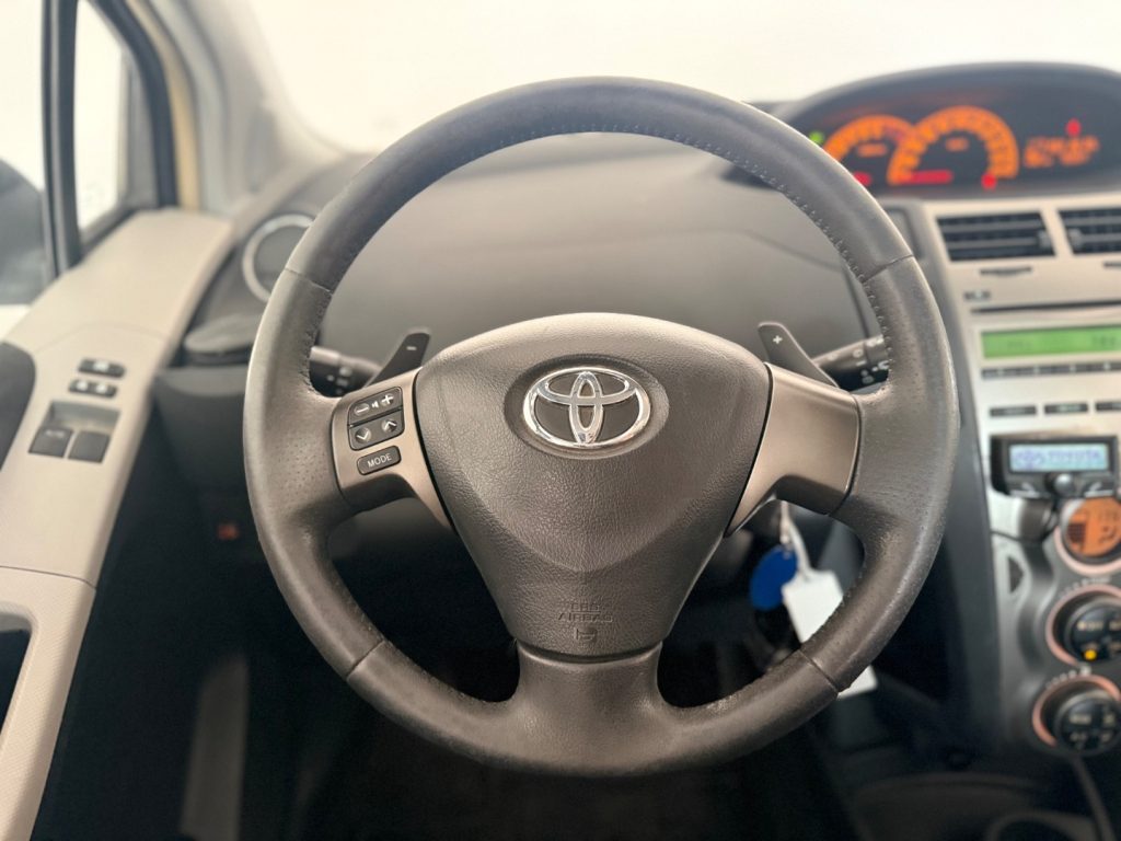 TOYOTA Yaris 1.3 5 porte M-MT Sol - 14
