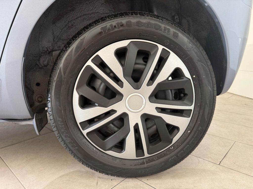 TOYOTA Yaris 1.3 5 porte M-MT Sol - 19
