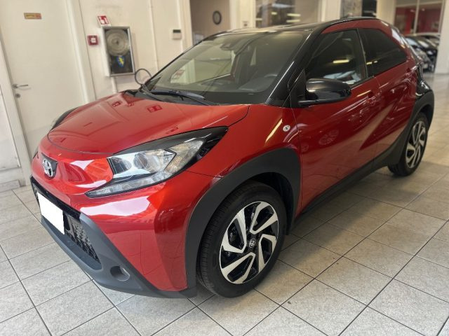 TOYOTA Aygo X ROSSO/NERO metallizzato