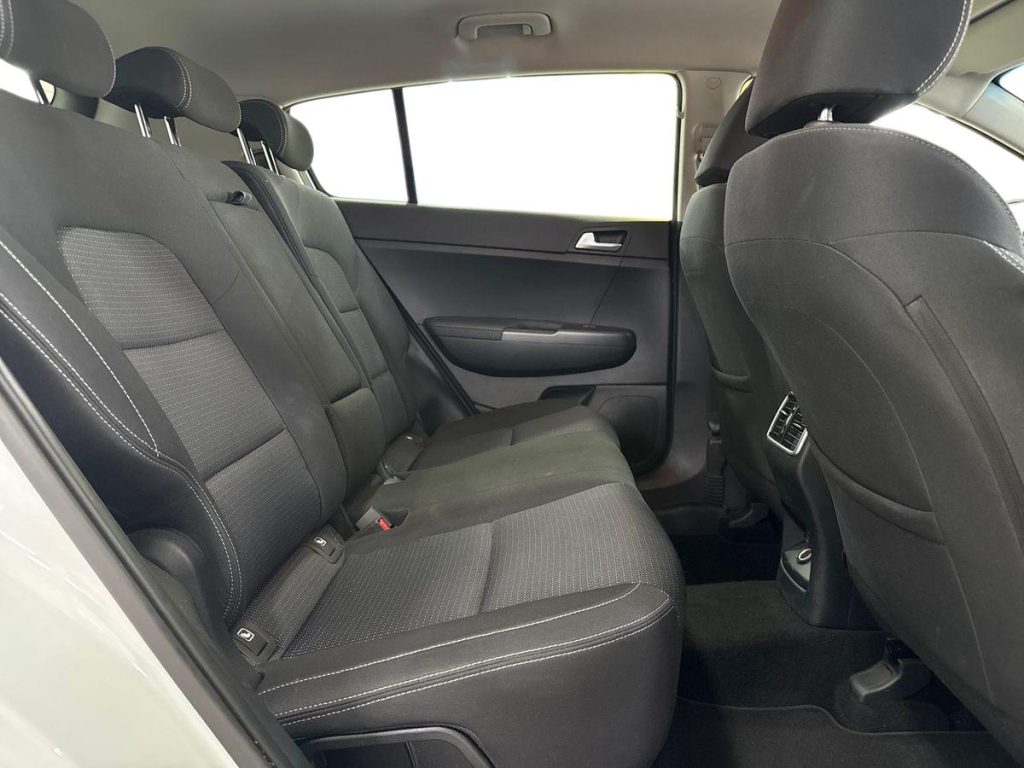 KIA Sportage 1.6 CRDI 136 CV 2WD Mild Hybrid Black Edition - 11