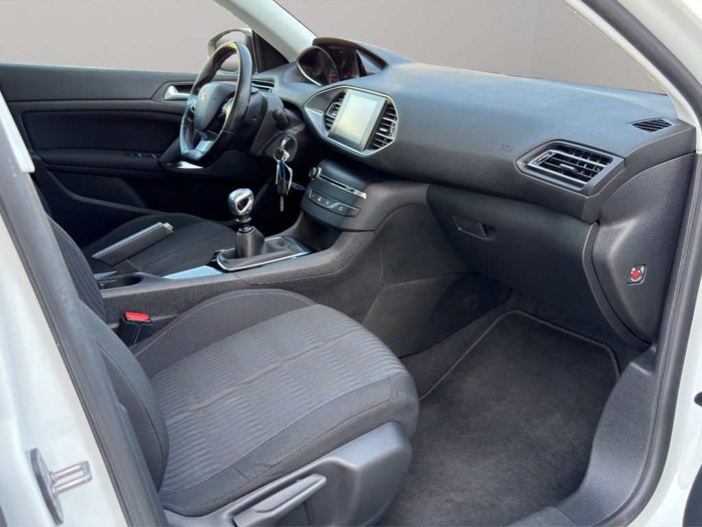 PEUGEOT 208 1.5 110CV SW - 9