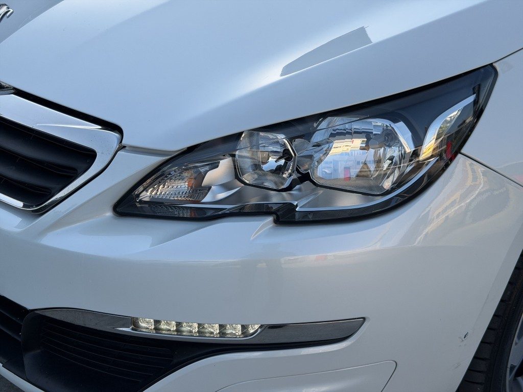PEUGEOT 208 1.5 110CV SW - 17