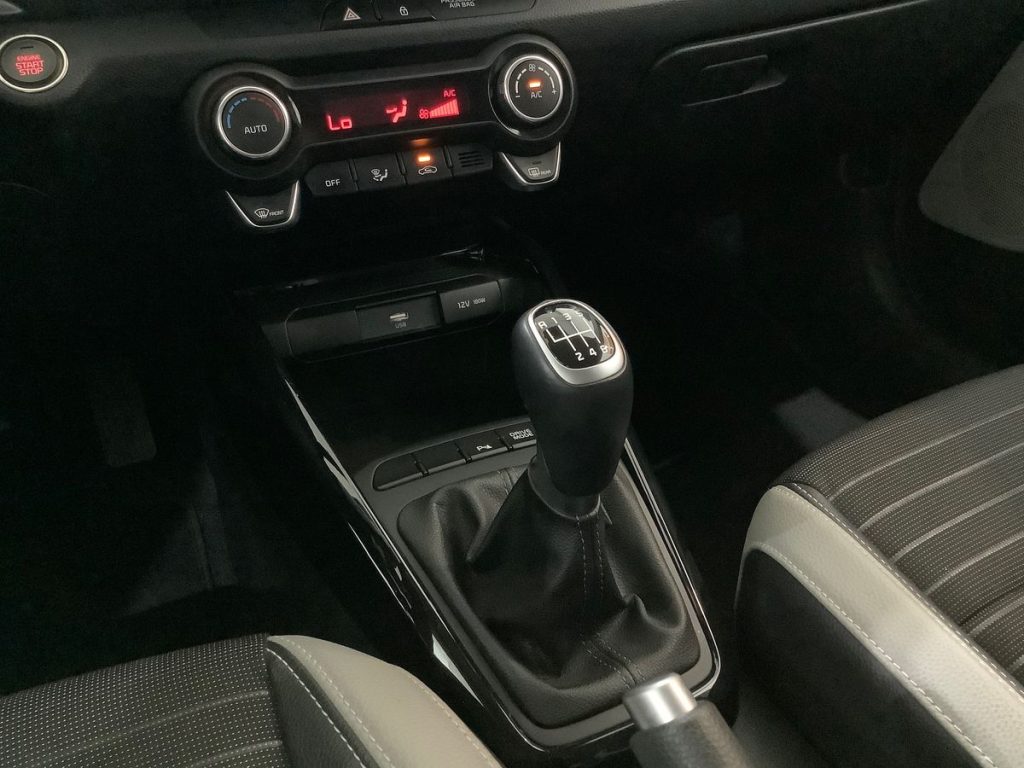 KIA Stonic 1.0 T-GDi 100 CV MHEV MT Black Edition - 8
