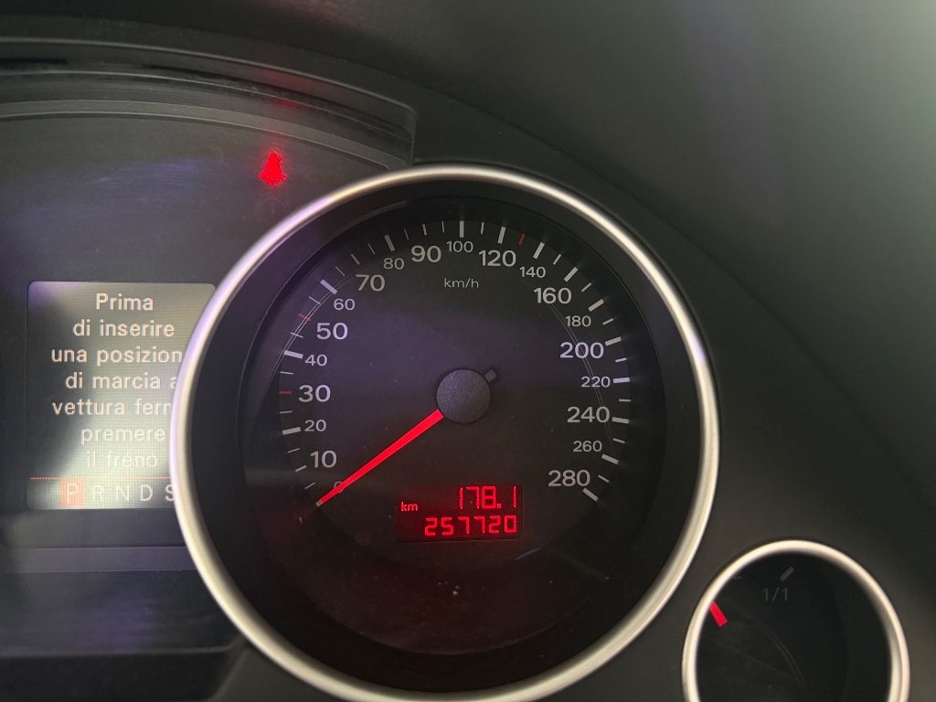 AUDI A4 Cabriolet 2.0 16V TFSI multitronic SLINE - 23