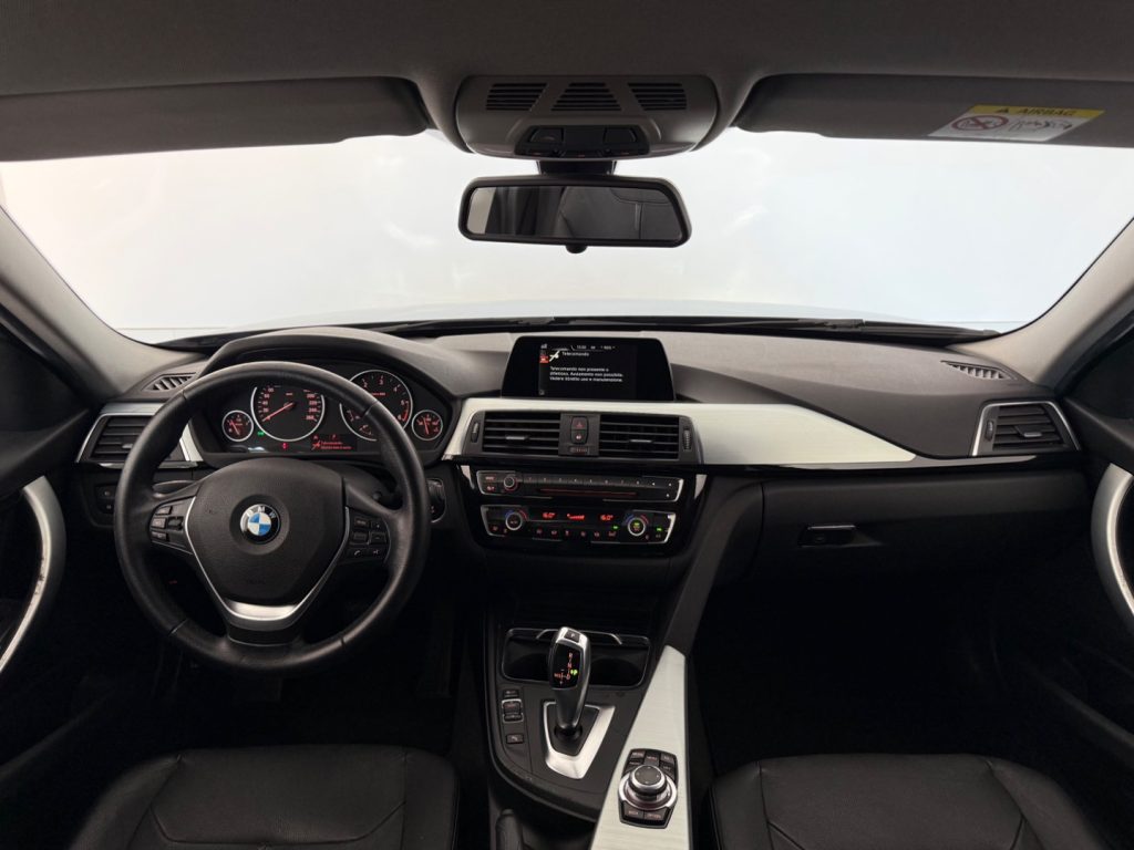 BMW 320 d xDrive Touring Luxury - 13