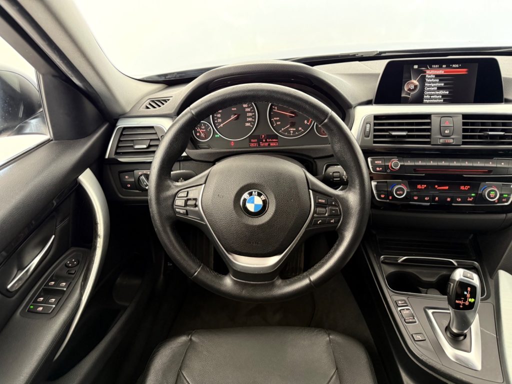 BMW 320 d xDrive Touring Luxury - 14
