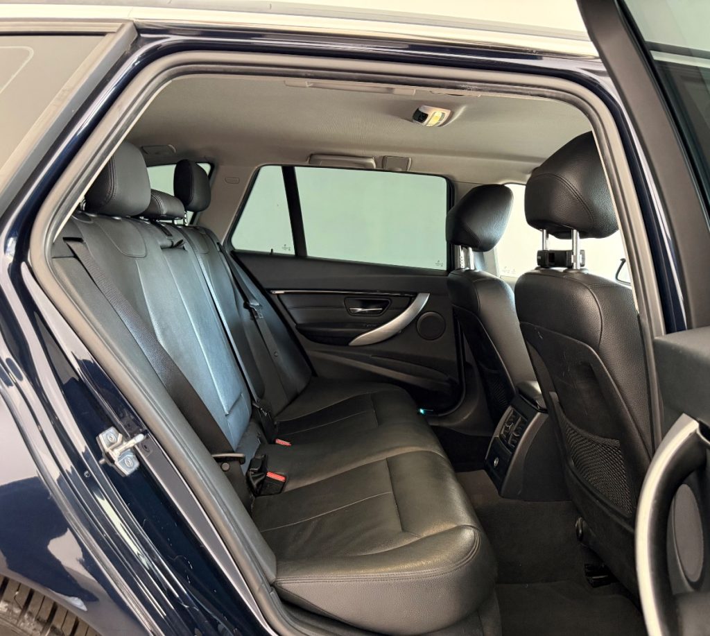 BMW 320 d xDrive Touring Luxury - 12