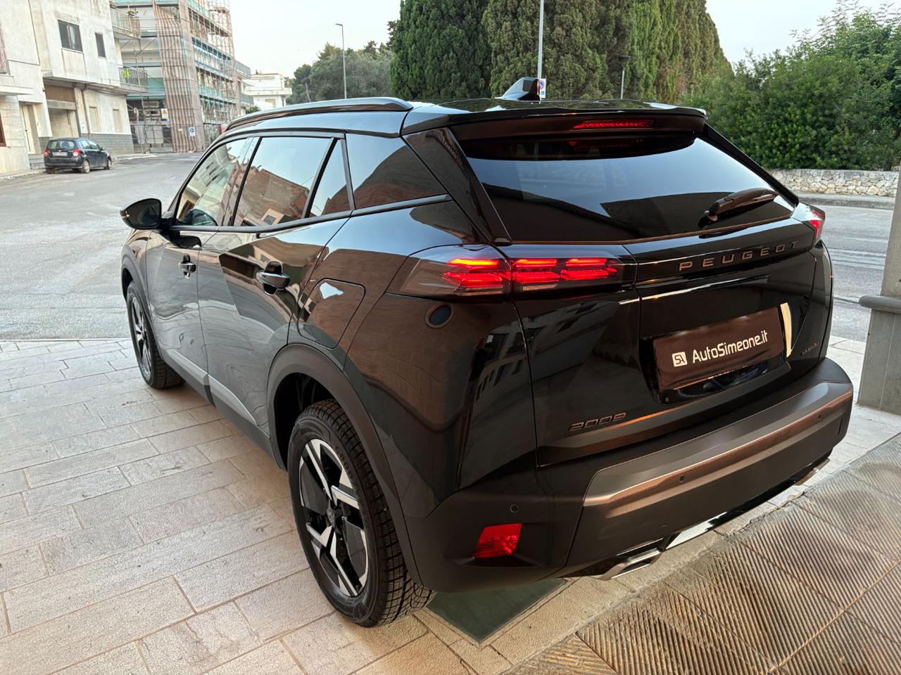 PEUGEOT 2008 Hybrid 145 e-DCS6 Allure. - 7