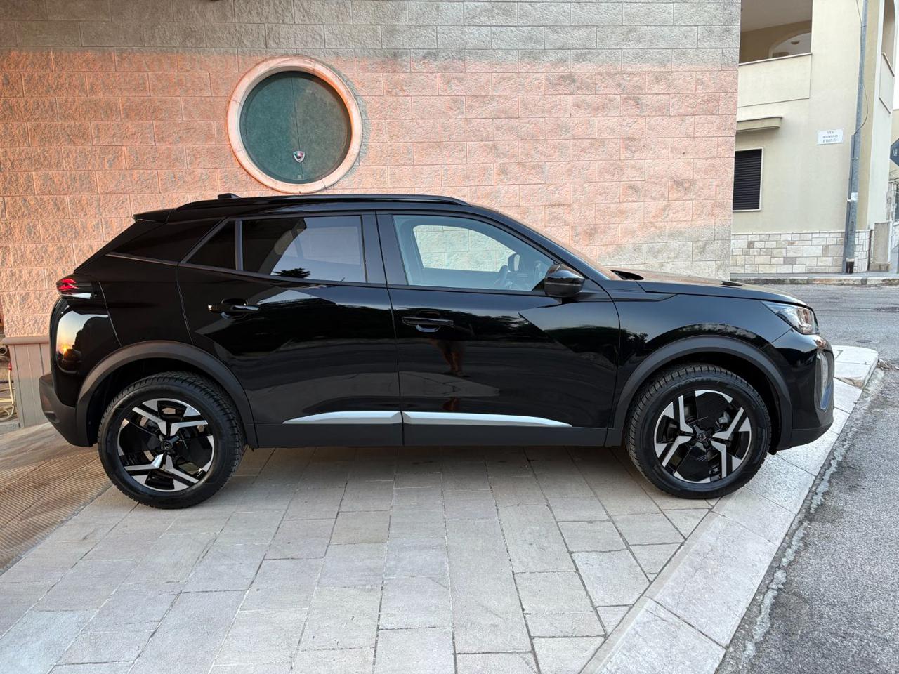PEUGEOT 2008 Hybrid 145 e-DCS6 Allure. - 4
