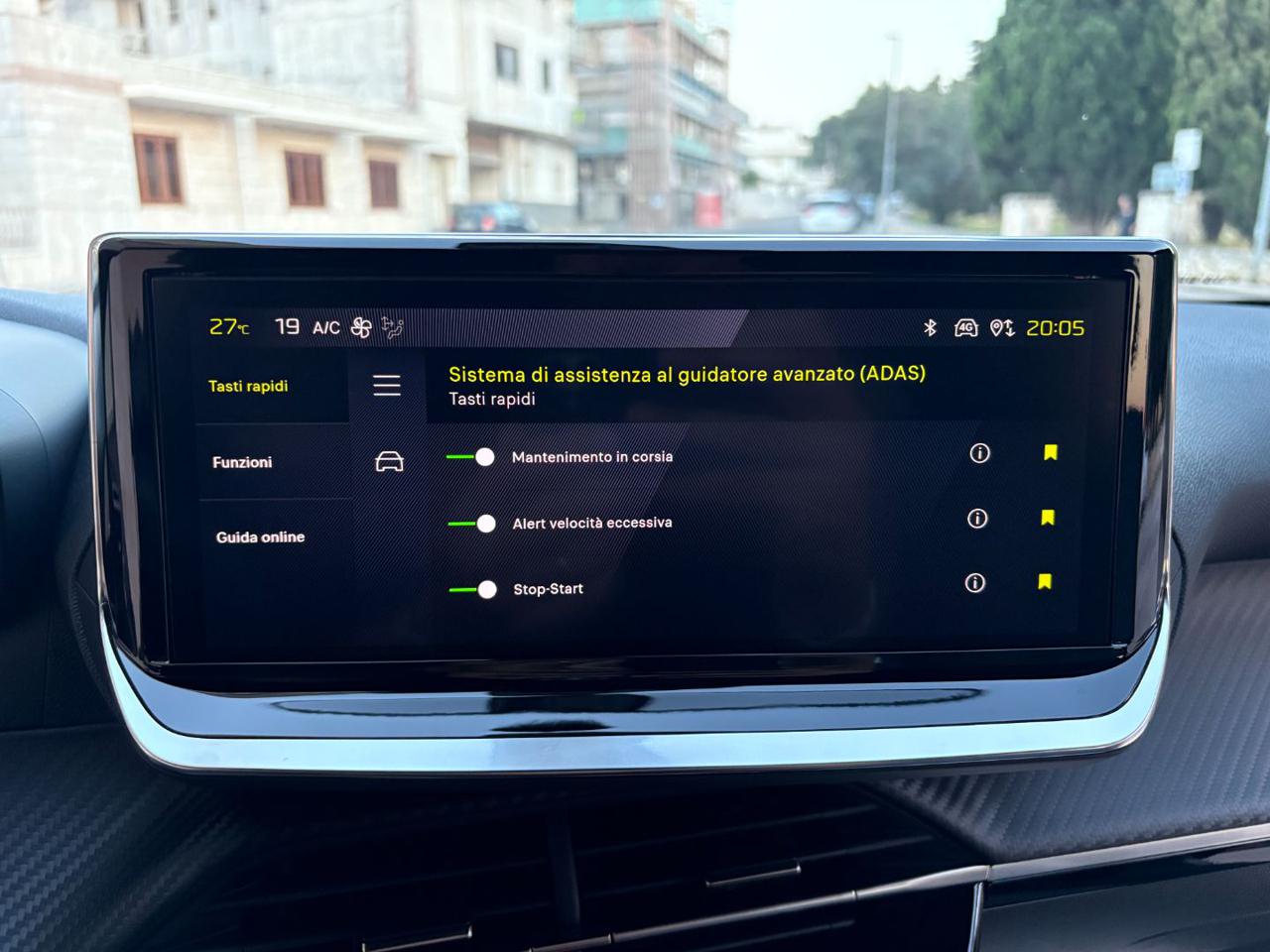 PEUGEOT 2008 Hybrid 145 e-DCS6 Allure. - 15