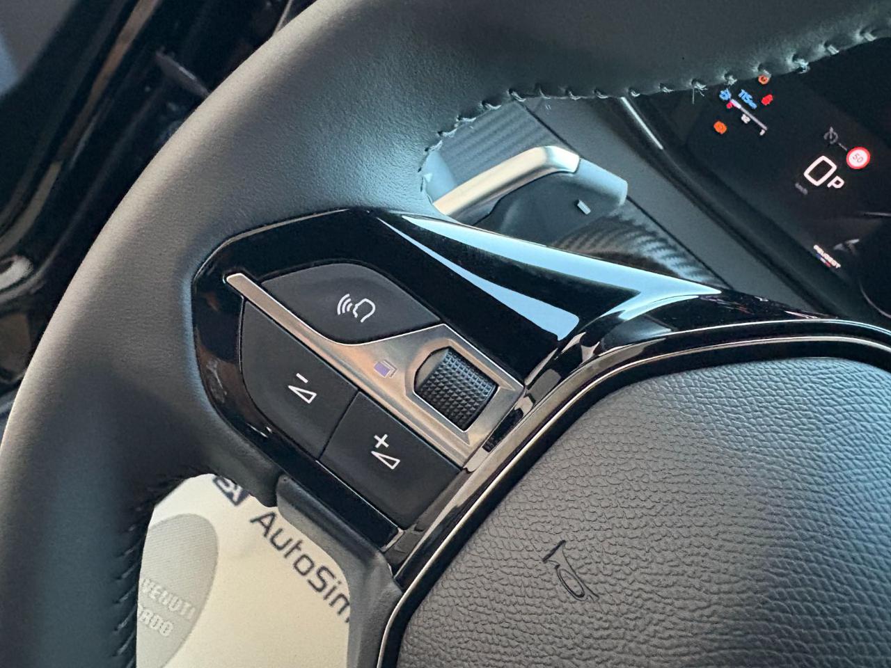 PEUGEOT 2008 Hybrid 145 e-DCS6 Allure. - 16