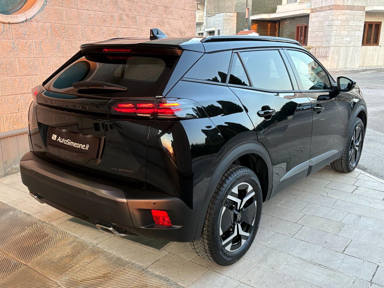 PEUGEOT 2008 Hybrid 145 e-DCS6 Allure. - 5
