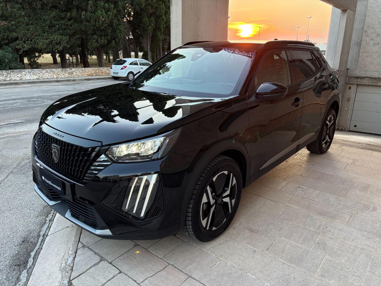 PEUGEOT 2008 Hybrid 145 e-DCS6 Allure. - 1