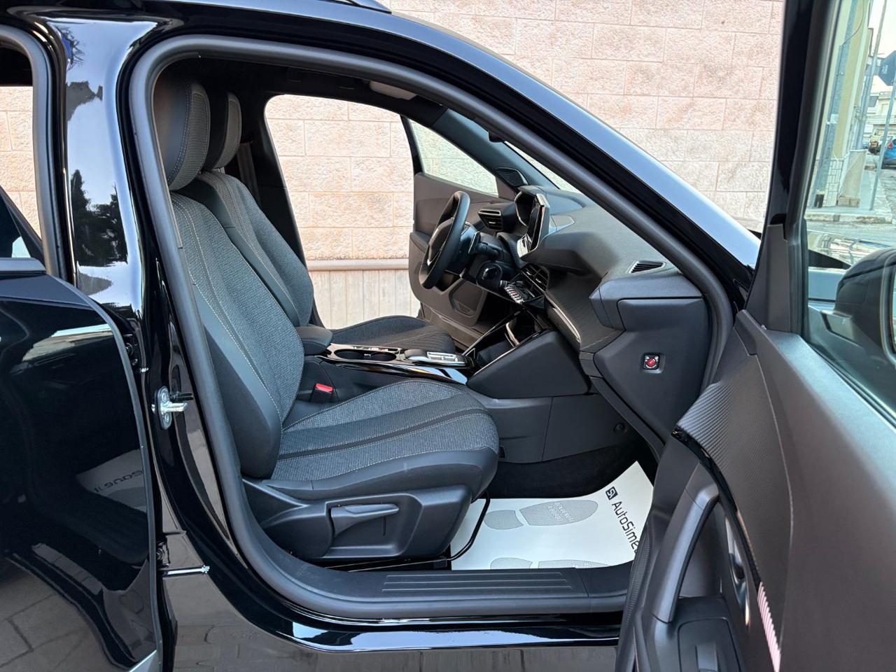 PEUGEOT 2008 Hybrid 145 e-DCS6 Allure. - 8