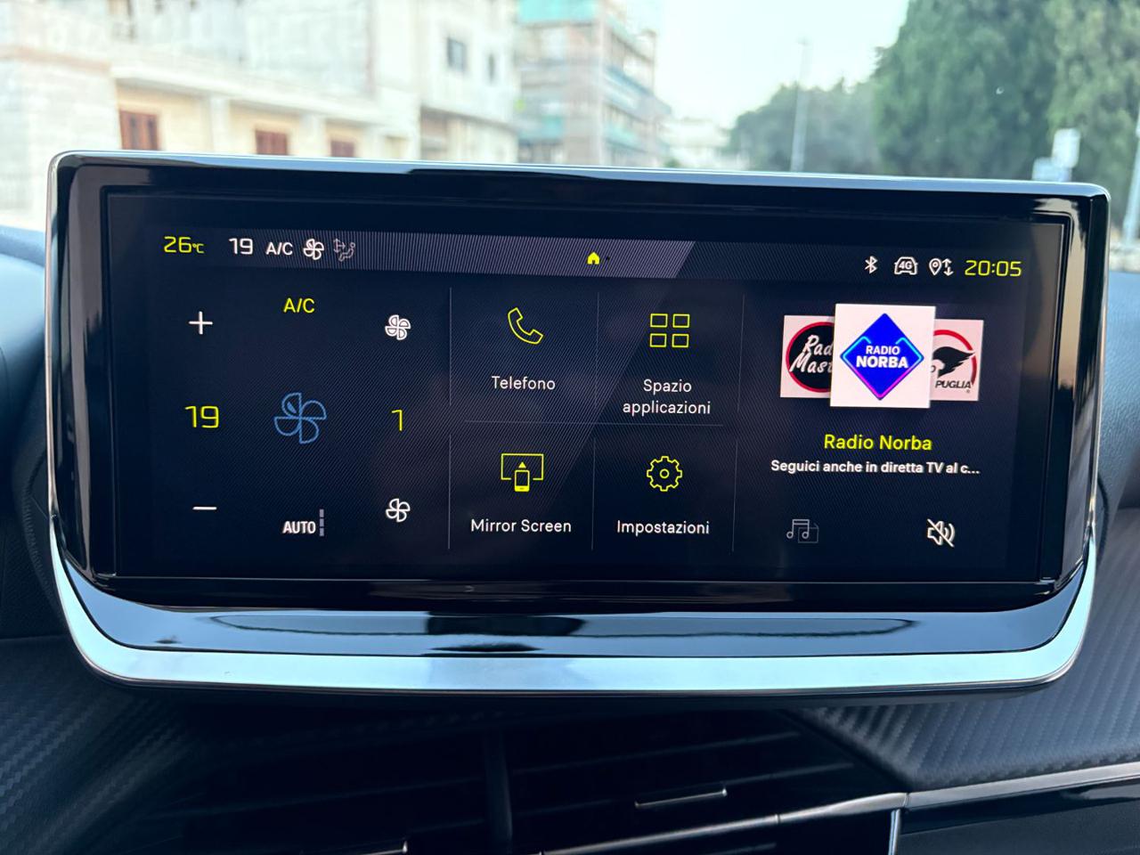 PEUGEOT 2008 Hybrid 145 e-DCS6 Allure. - 27