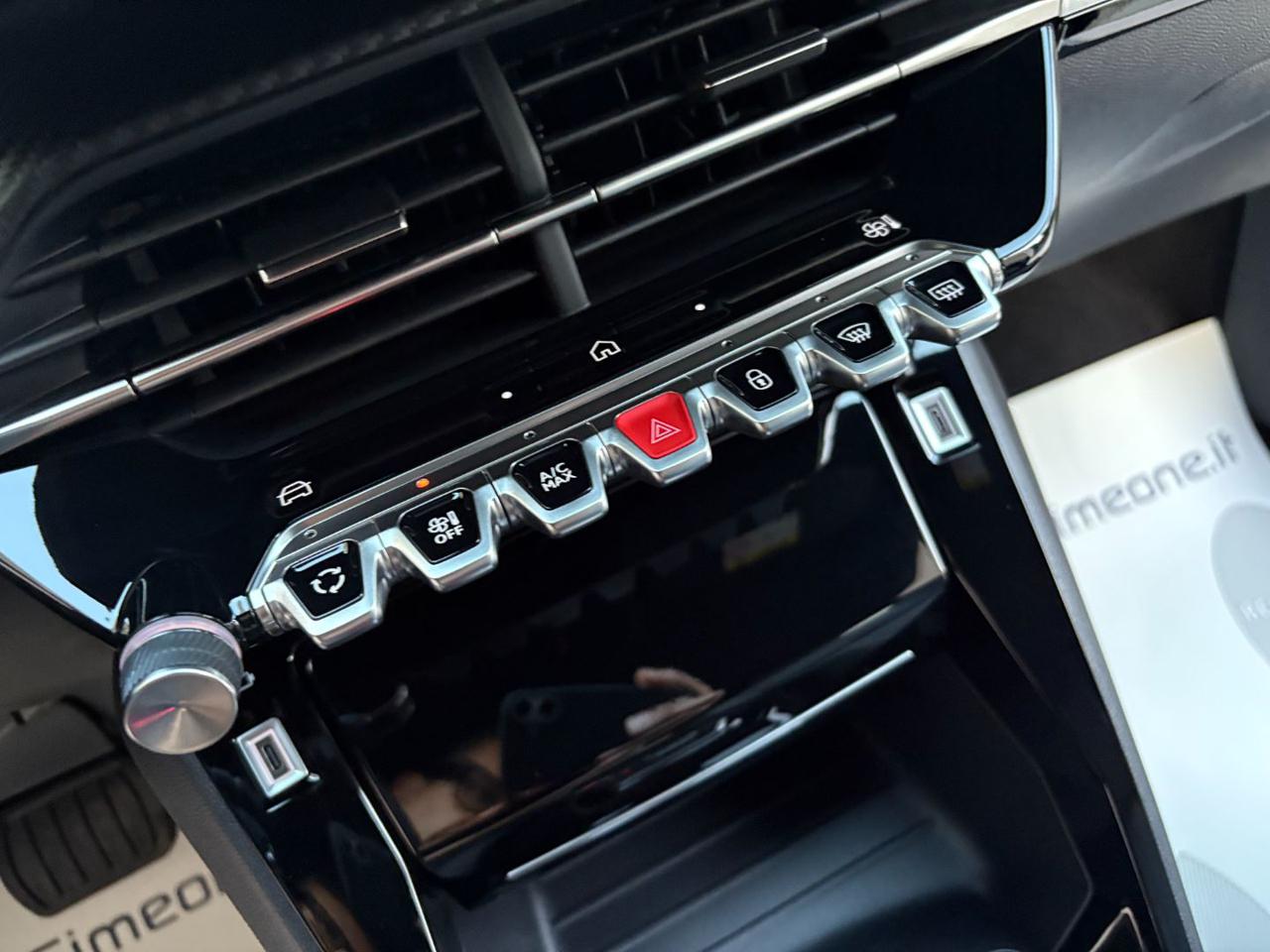 PEUGEOT 2008 Hybrid 145 e-DCS6 Allure. - 22