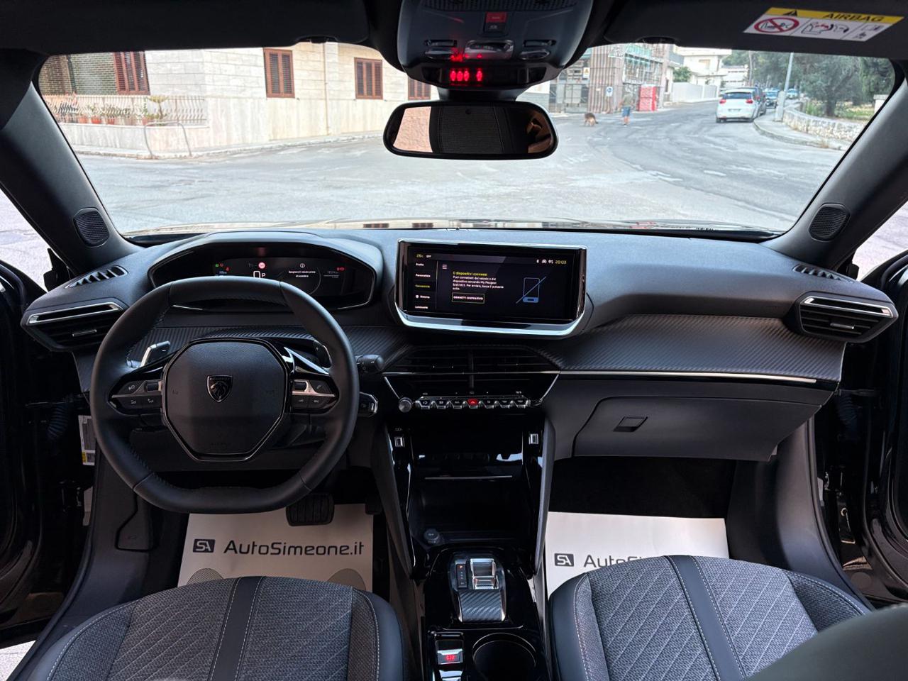 PEUGEOT 2008 Hybrid 145 e-DCS6 Allure. - 12