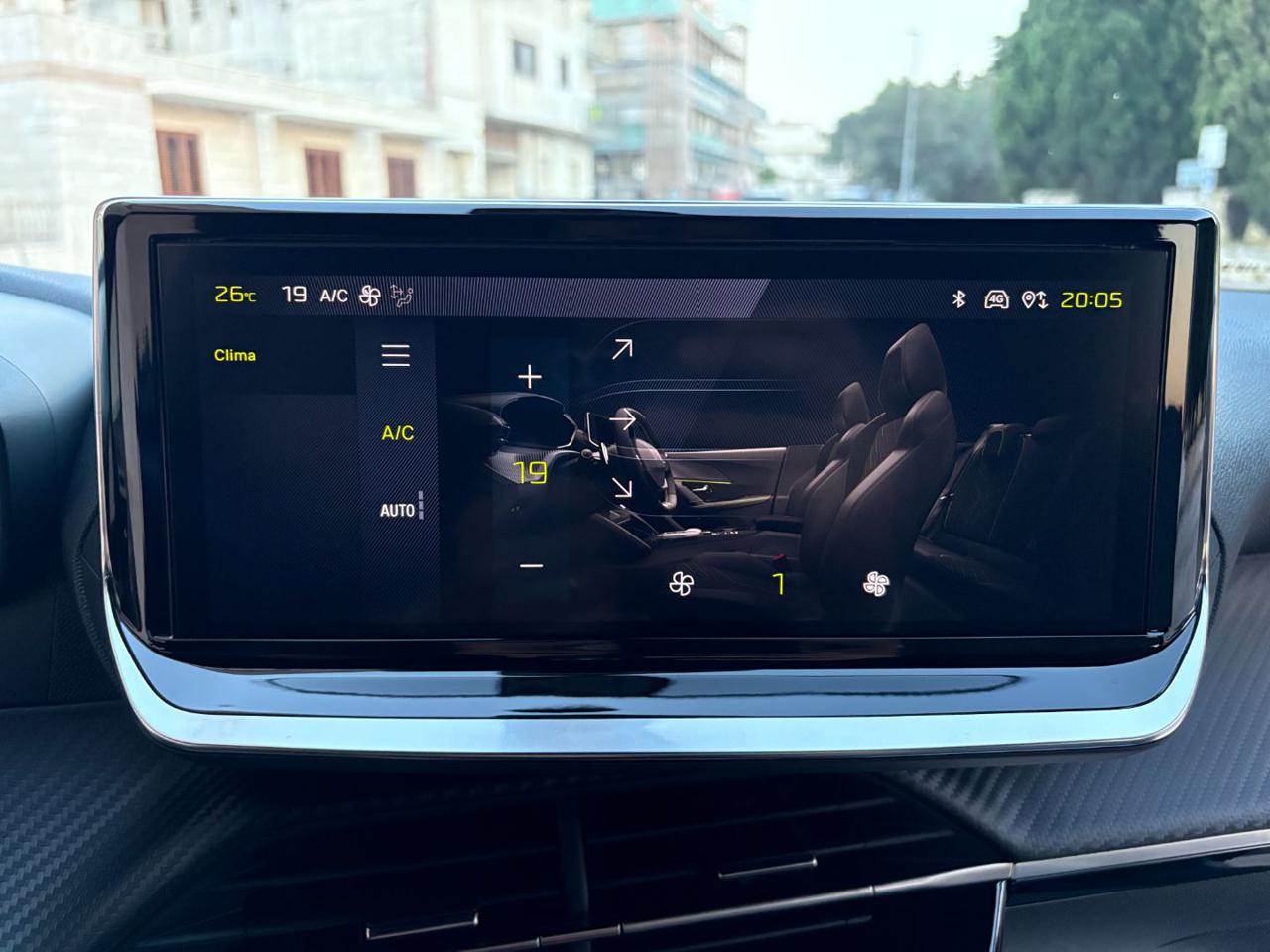 PEUGEOT 2008 Hybrid 145 e-DCS6 Allure. - 29