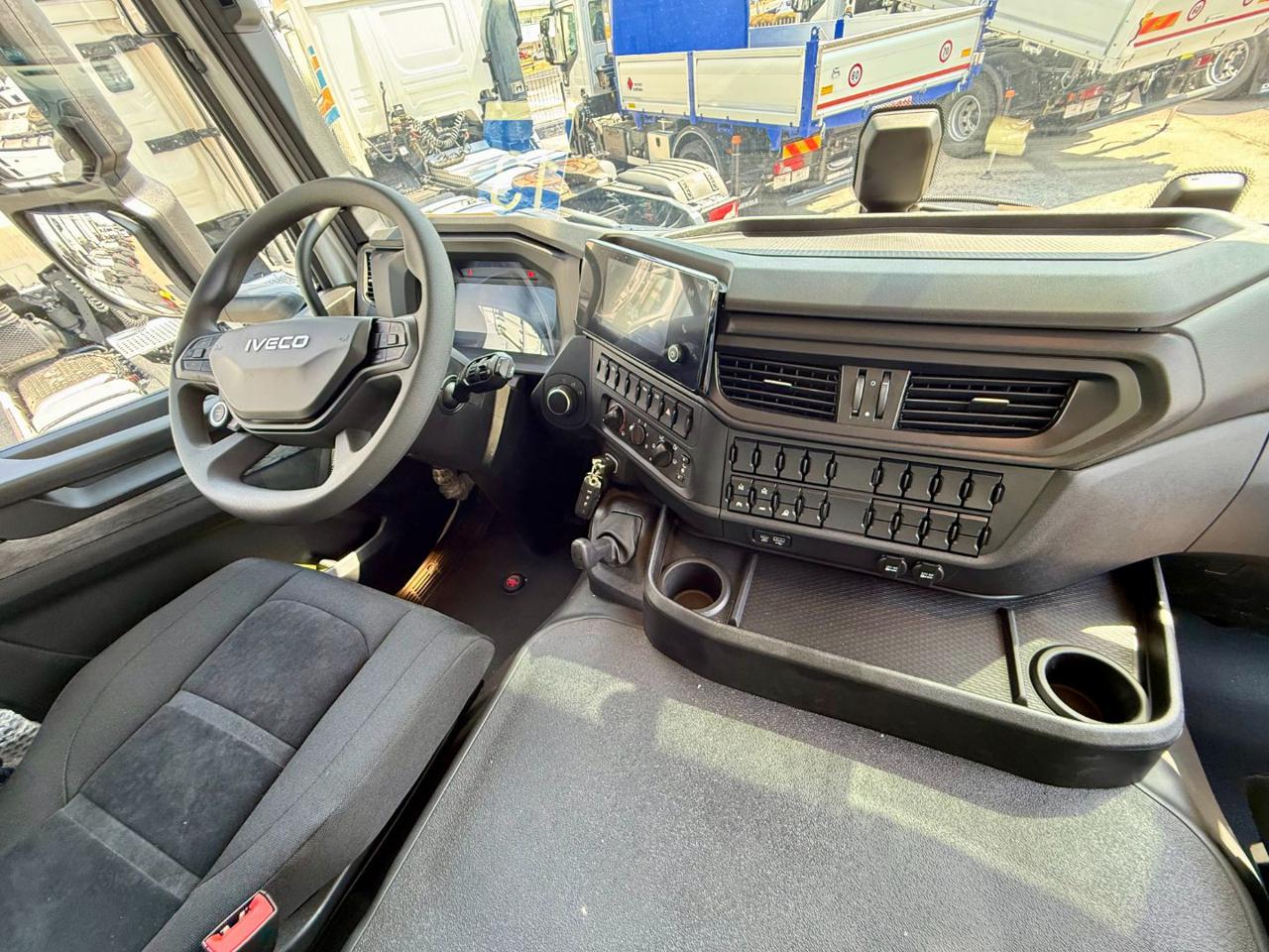 IVECO T-WAY AD410T540 - 10