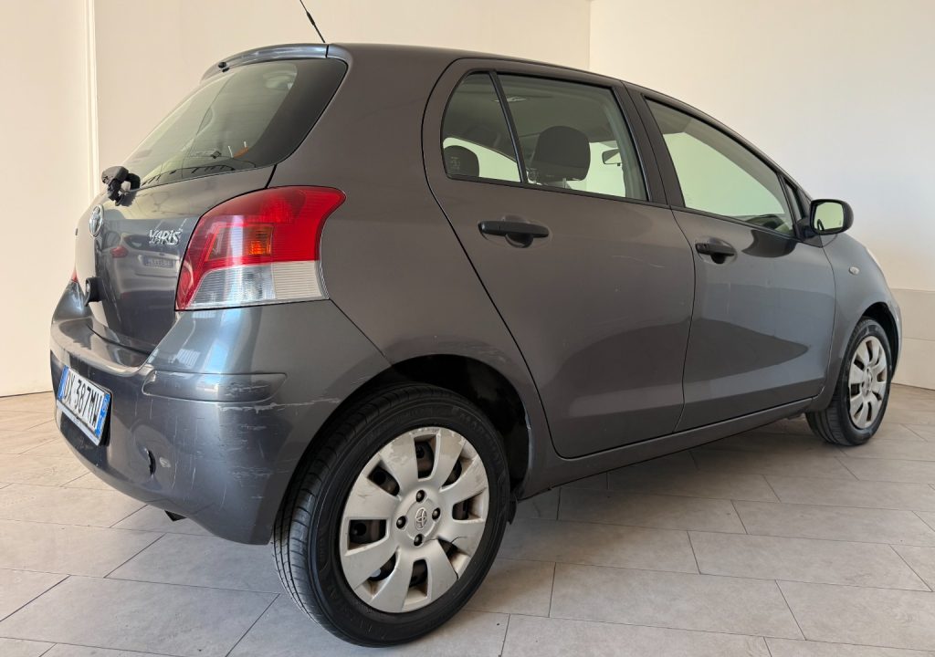 TOYOTA Yaris 1.0 5 porte Luxury pack - 6