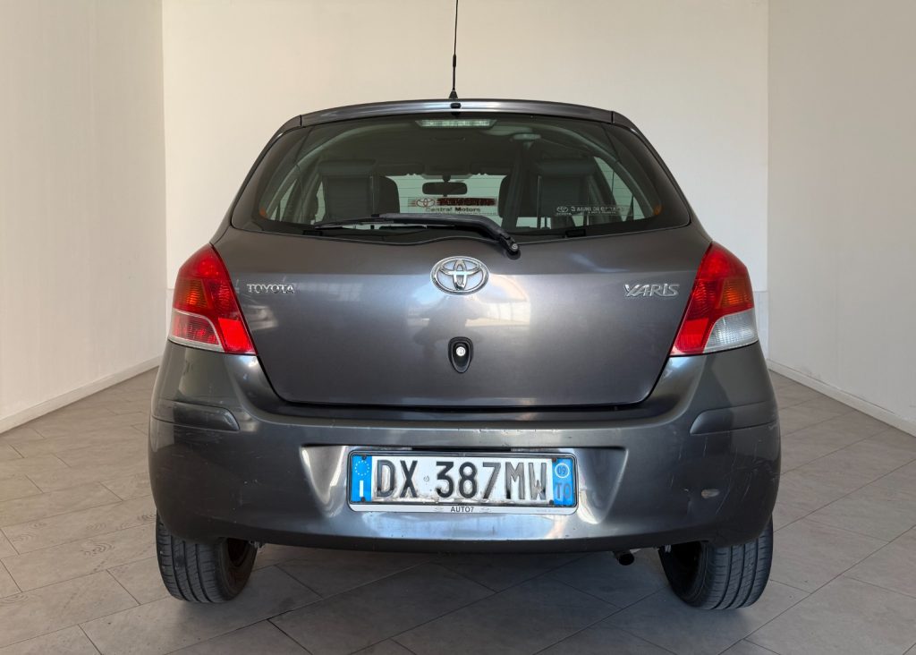 TOYOTA Yaris 1.0 5 porte Luxury pack - 4