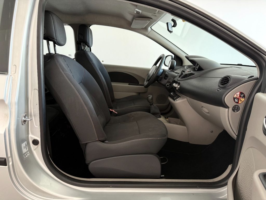 RENAULT Twingo 1.2 16V Initiale - 5