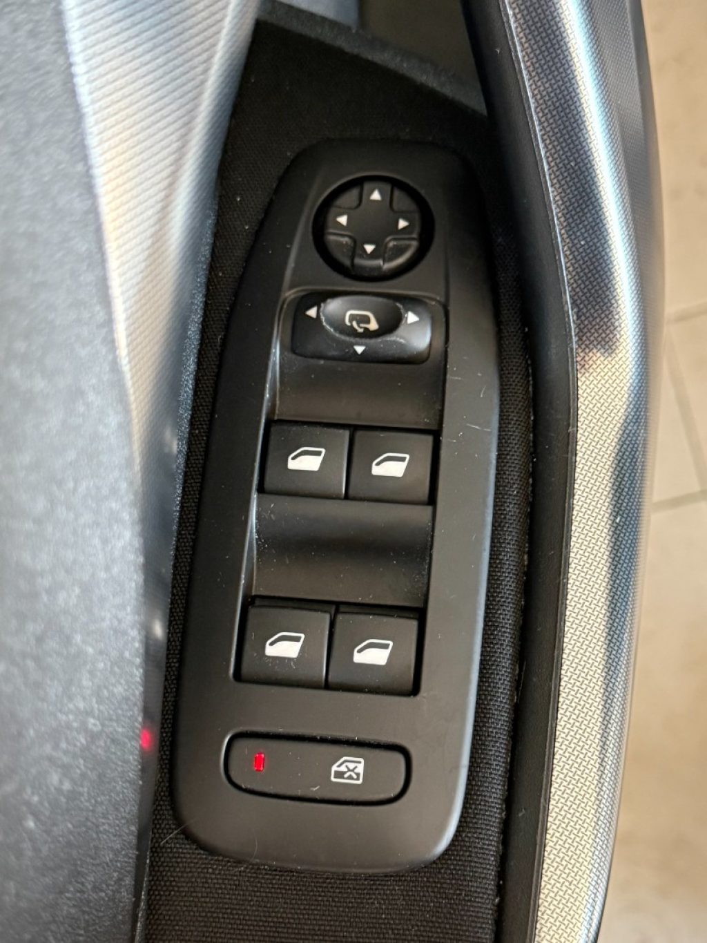 PEUGEOT 2008 1° serie PureTech 82 Allure - 21