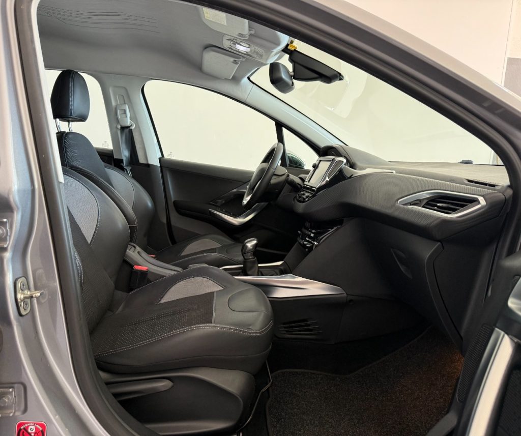 PEUGEOT 2008 1° serie PureTech 82 Allure - 11